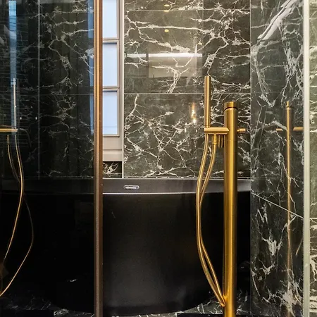 בית הארחה Luxury In The Heart Of קליארי